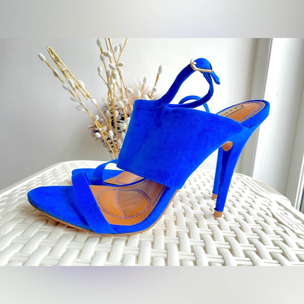 Zara Stilletos in blue Like New